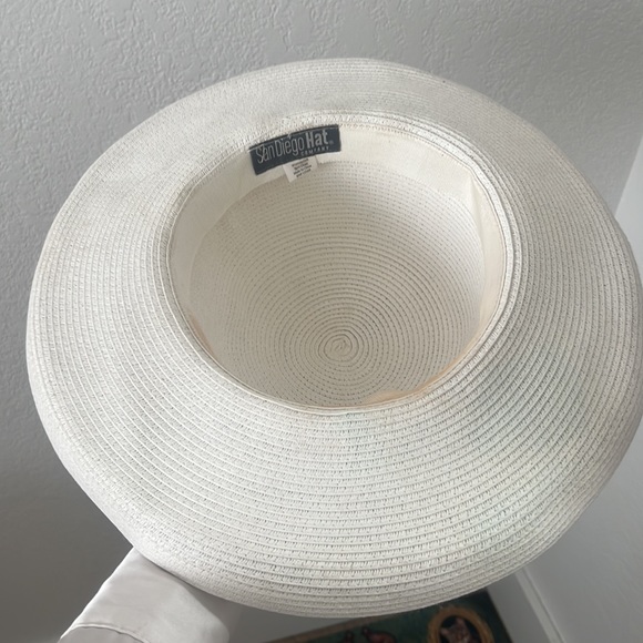 San Diego Sun Hat with Bow Detail - Picture 2 of 4